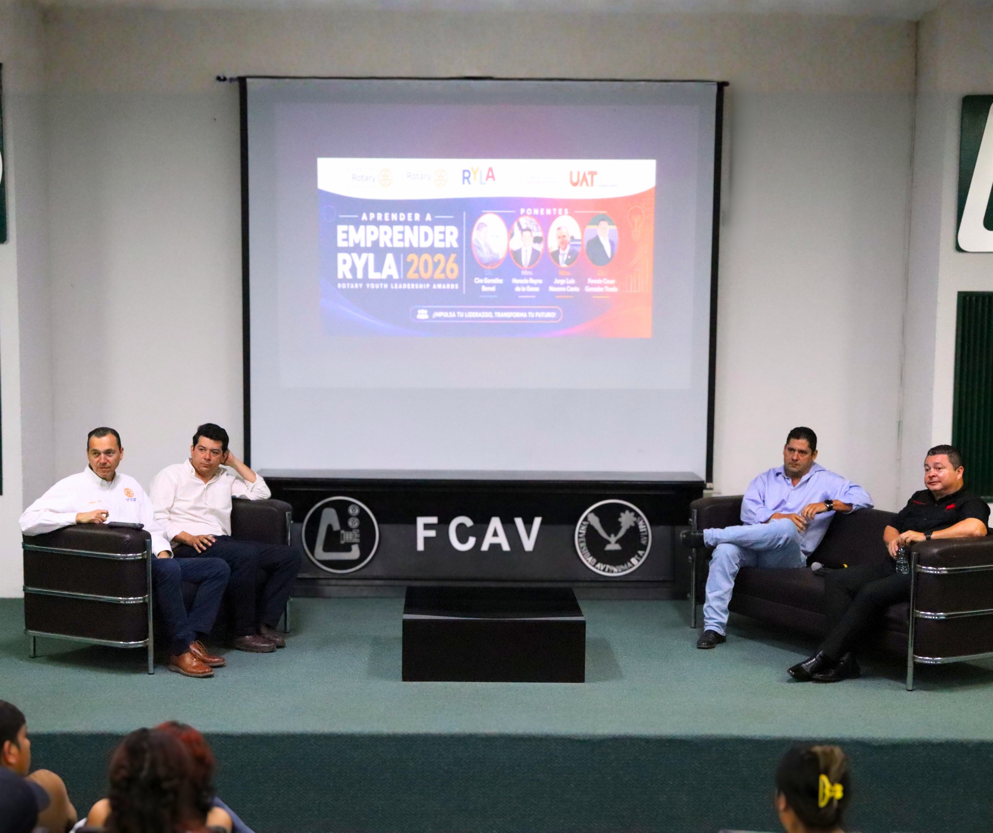Foto Dialogo Aprende a Emprender RYLA 2026